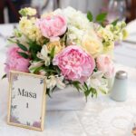 Aranjament de masa cu flori de sezon AM033
