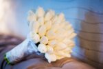 Buchet de mireasa cu lalele albe B044 - imagine 3
