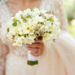 Buchet alb de mireasa cu frezii si wax flowers B137