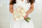 Buchet de mireasa cu trandafiri și gypsophila B145 - imagine 2