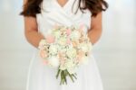 Buchet de mireasa cu trandafiri și gypsophila B145