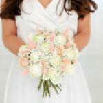 Buchet de mireasa cu trandafiri și gypsophila B145