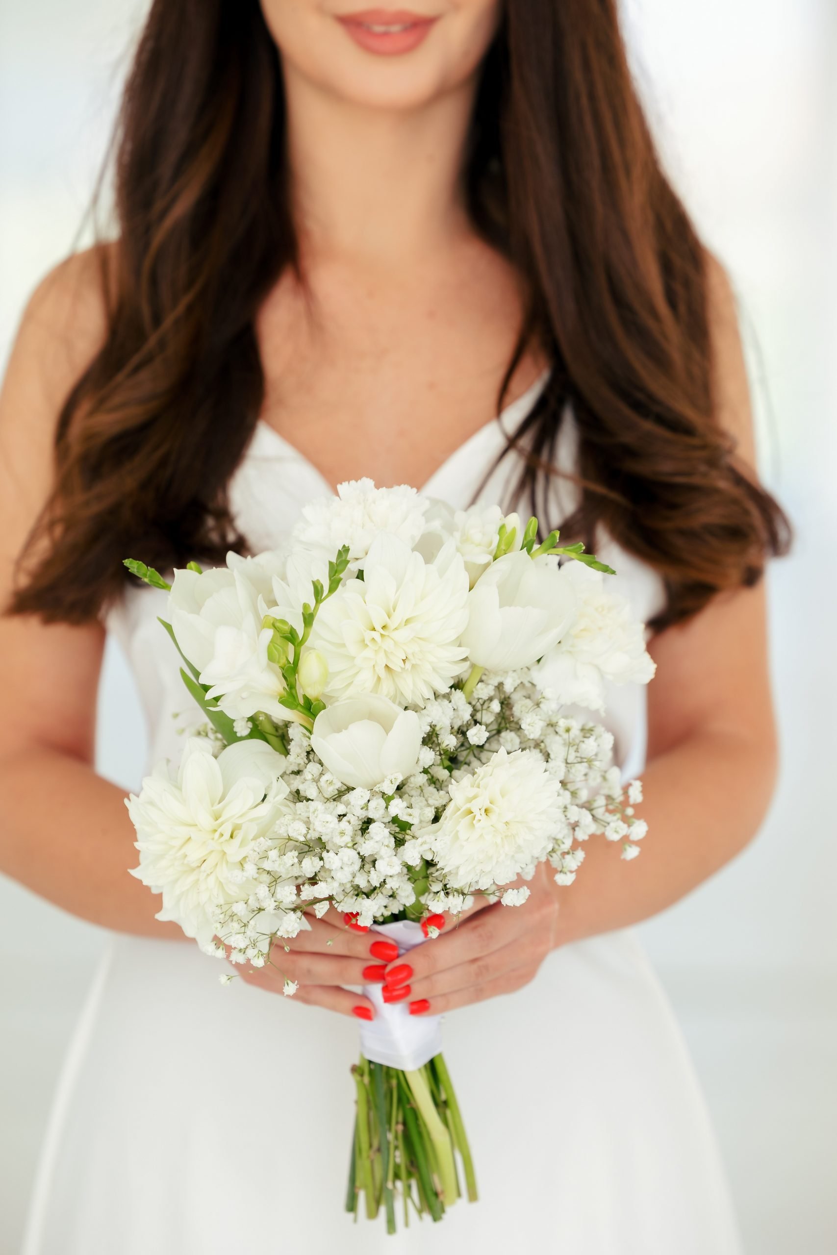B146-buchet-mireasa-cu-lalele-dalie-gypsophila-garoafe-298-lei_2-scaled Buchet de mireasa alb B146 - imagine 1
