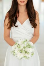 Buchet de mireasa cu crizanteme și gypsophila B153 - imagine 3