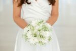 Buchet de mireasa cu crizanteme și gypsophila B153