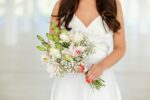 Buchet de mireasa cu crini și gypsophila B161 - imagine 2