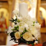 Lumanare de botez cu zambile, frezii si trandafiri LB050