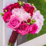 Buchet de nasa cu trandafiri si bujori roz N036