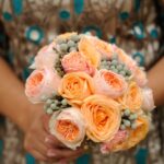 Buchet de nasa cu David Austin, trandafiri si brunia N038